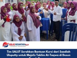 Tim SALUT Serahkan Bantuan Kursi dari Saadiah Uluputty untuk Majelis Taklim At-Taqwa di Dusun Tanah Goyang